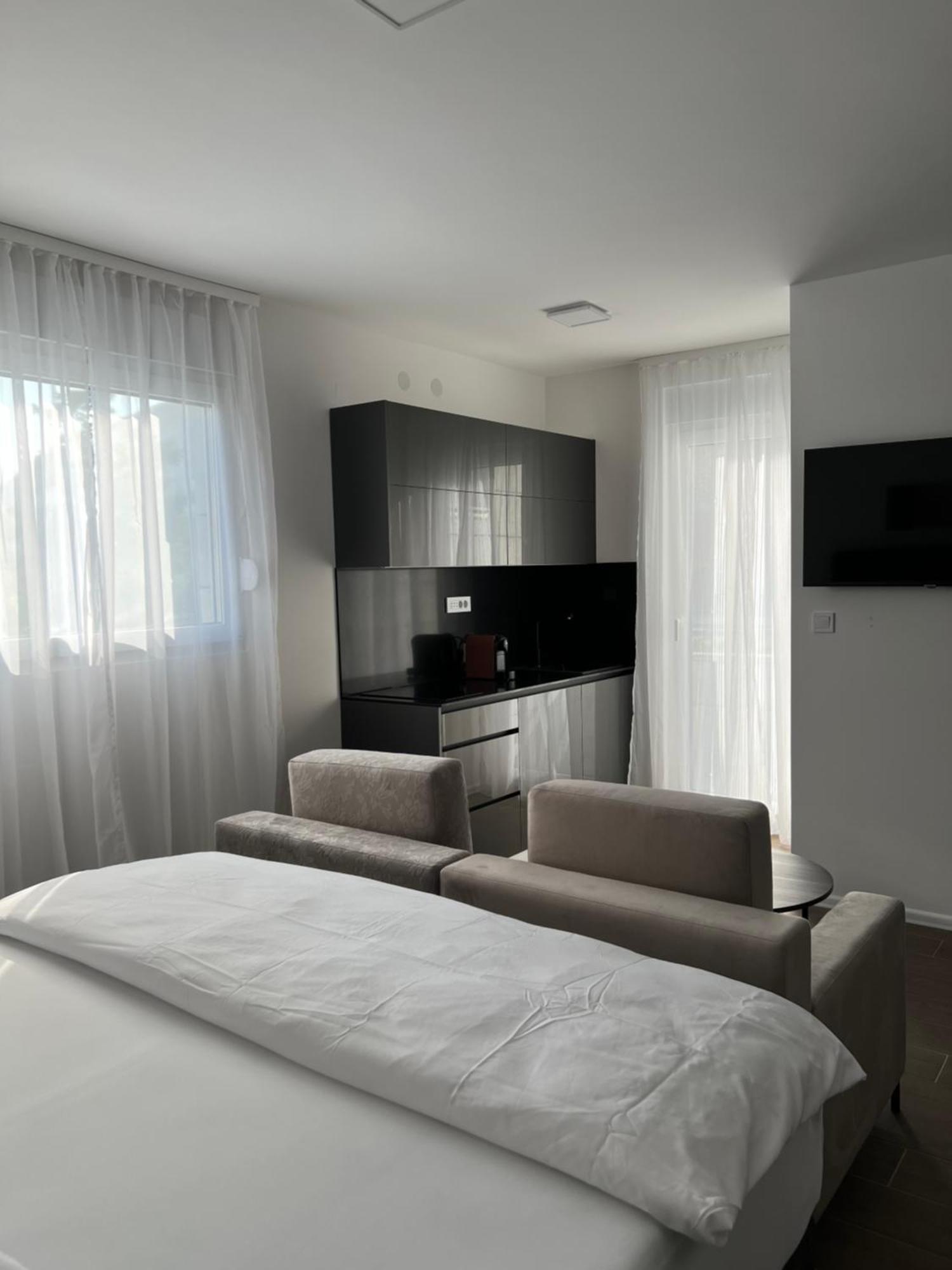 Madamik Apartments Биела Экстерьер фото